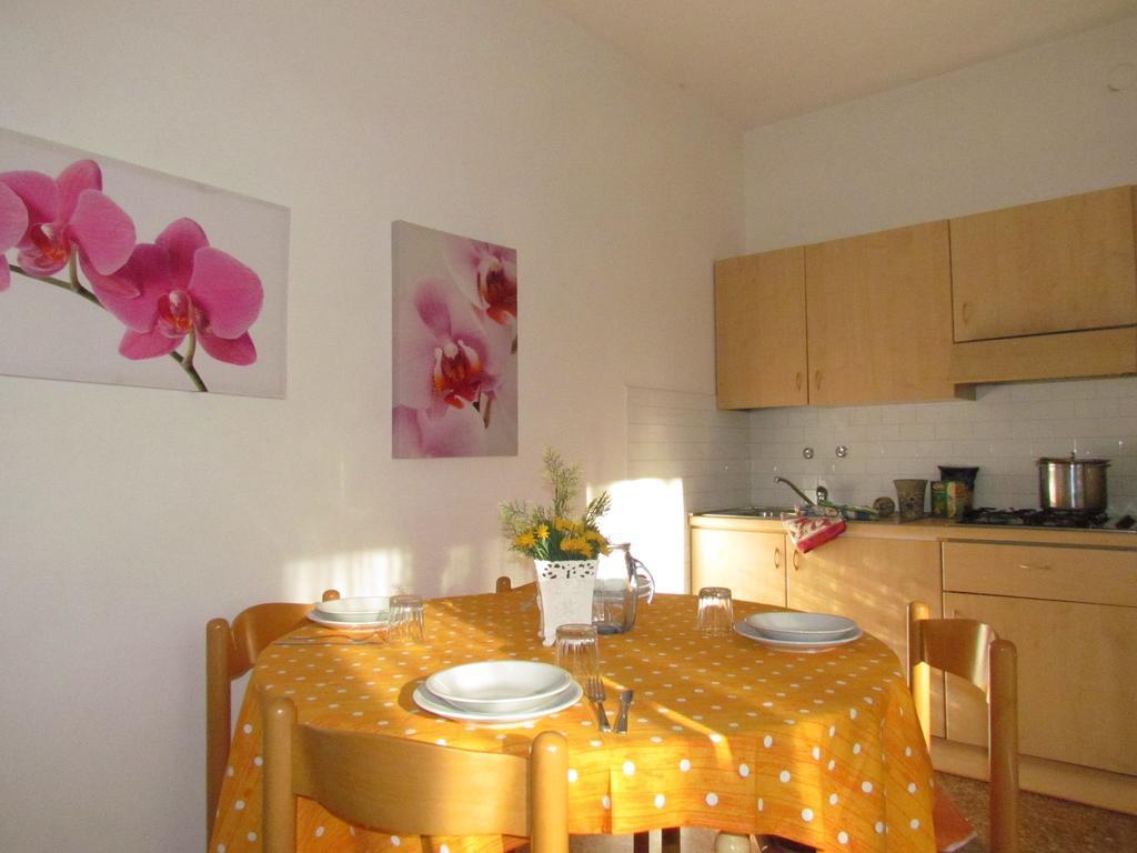 Appartamenti Codan & Fransi Bibione Habitación foto